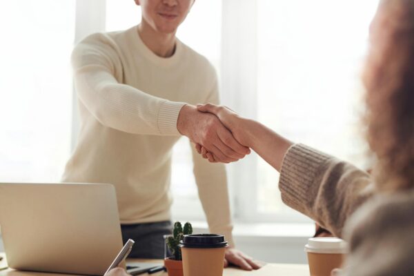 Frauen im Businessmeeting - Führungspositionen in bayerischen Unternehmen
