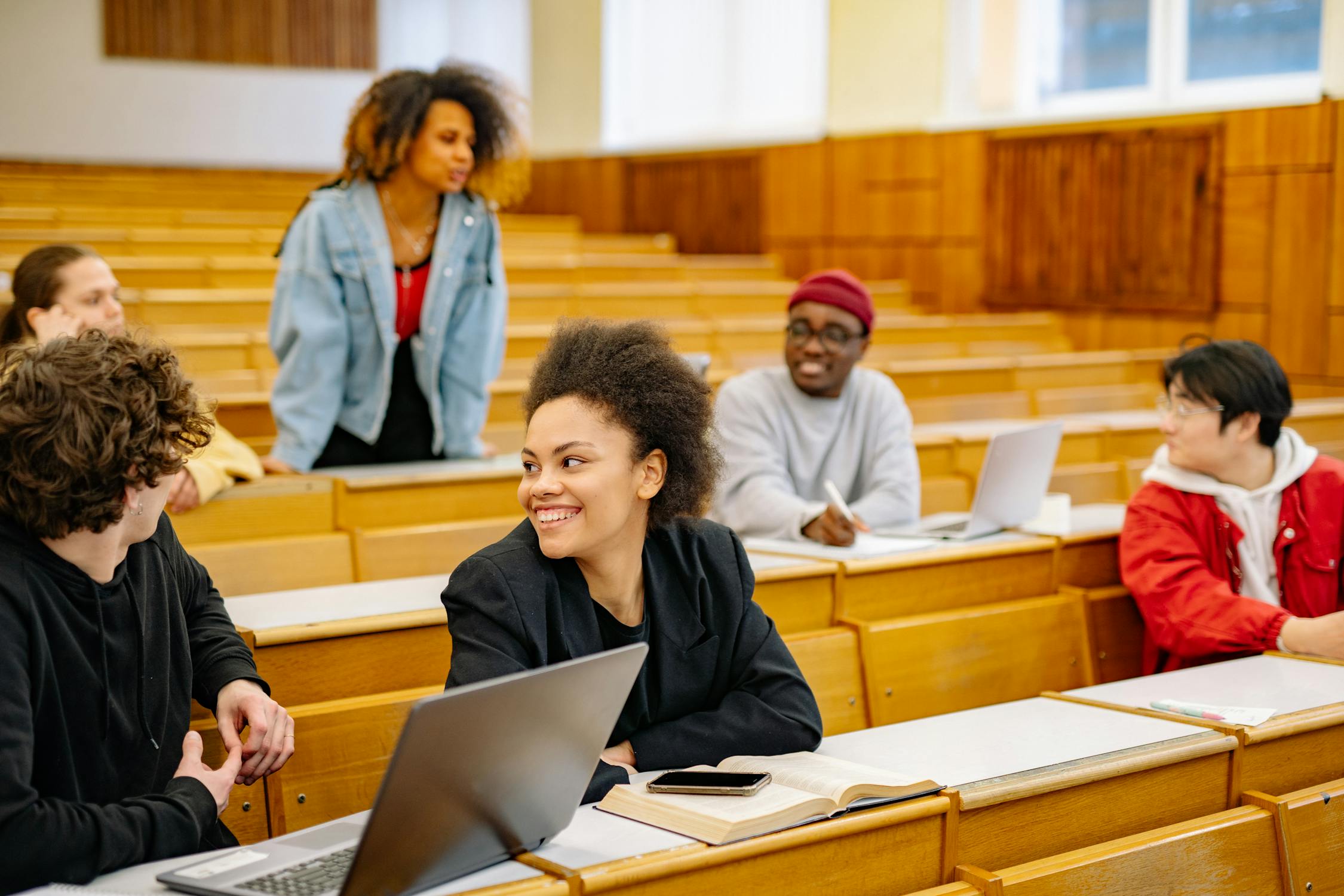 Internationale Studierende im Hörsaal - Symbolbild Universitätskooperation TUM