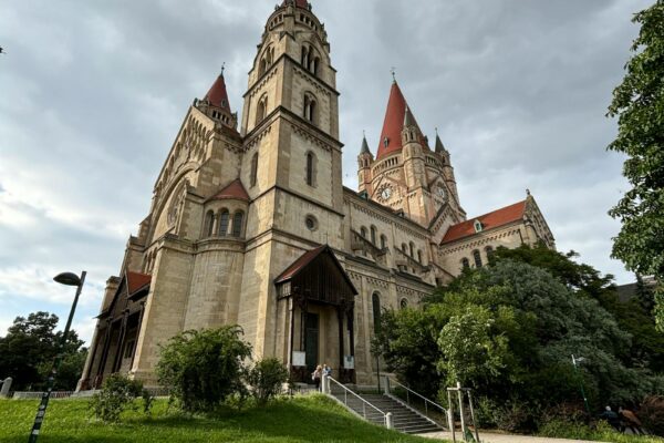 Kirche als Symbolbild fuer pauschale Kirchensteuer Bayern