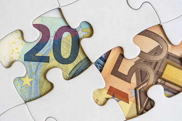 Euro Banknoten als Symbolbild fuer Tarifverhandlungen oeffentlicher Dienst Bayern TV-L