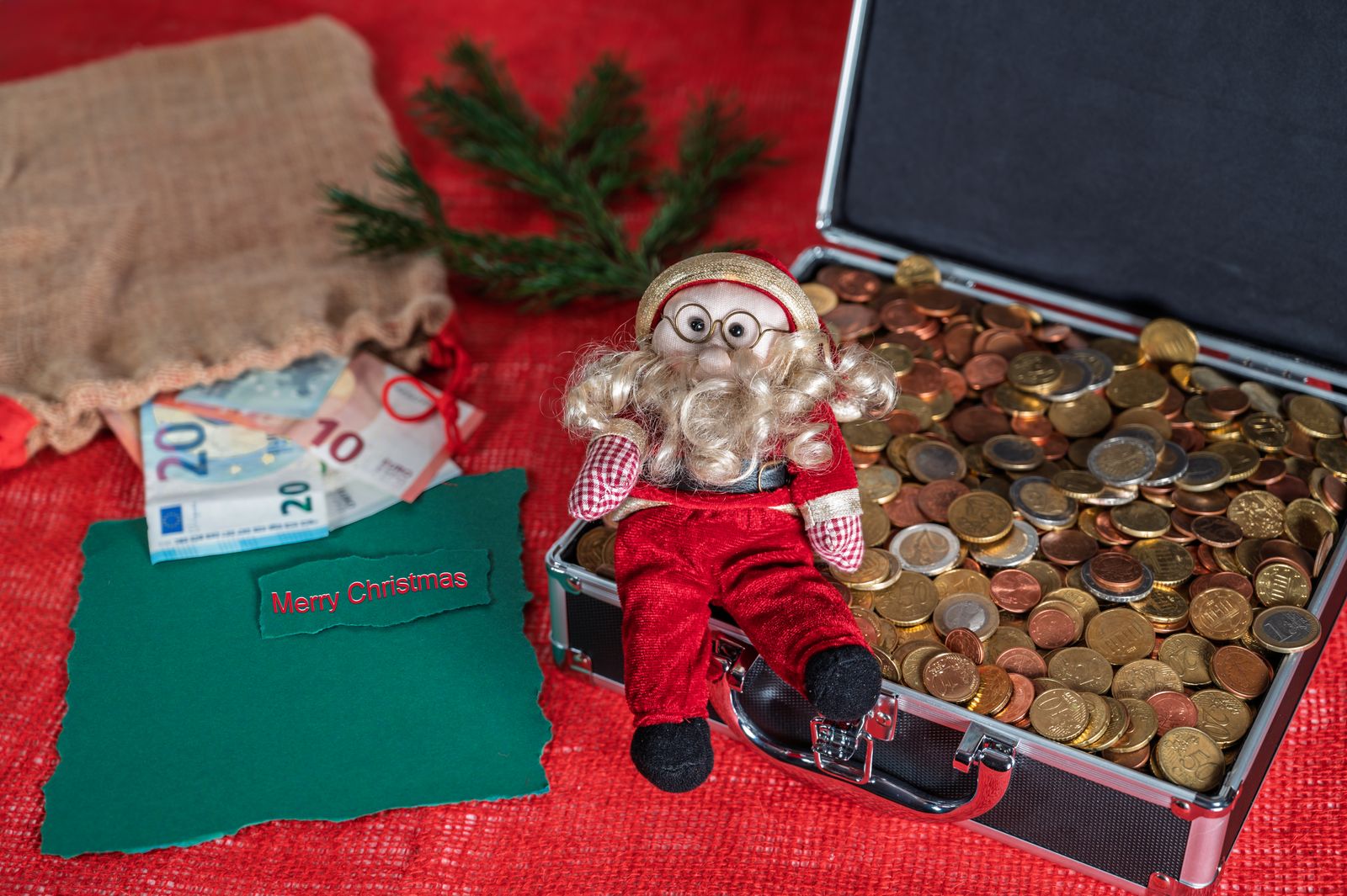 Weihnachts und Geld Motiv als Symbolbild fuer Weihnachtsgeld oeffentlicher Dienst Bayern Jahressonderzahlung
