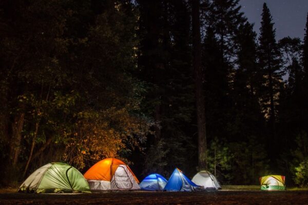 Zelt in Berglandschaft - Camping-Boom Bayern Tourismus