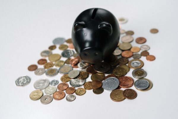 Frau beim Einkaufen mit Kassenbon - Inflation Bayern Juli 2026
