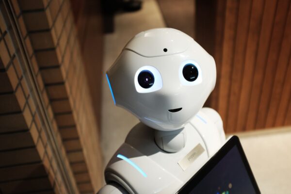 Pepper Roboter KI - Atira Multi-Agenten KI-Startup Bayern UnternehmerTUM