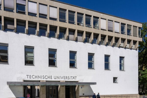 Eingang Technische Universität München - TUM Shanghai Fachranking 22 Spitzenplätze Bayern