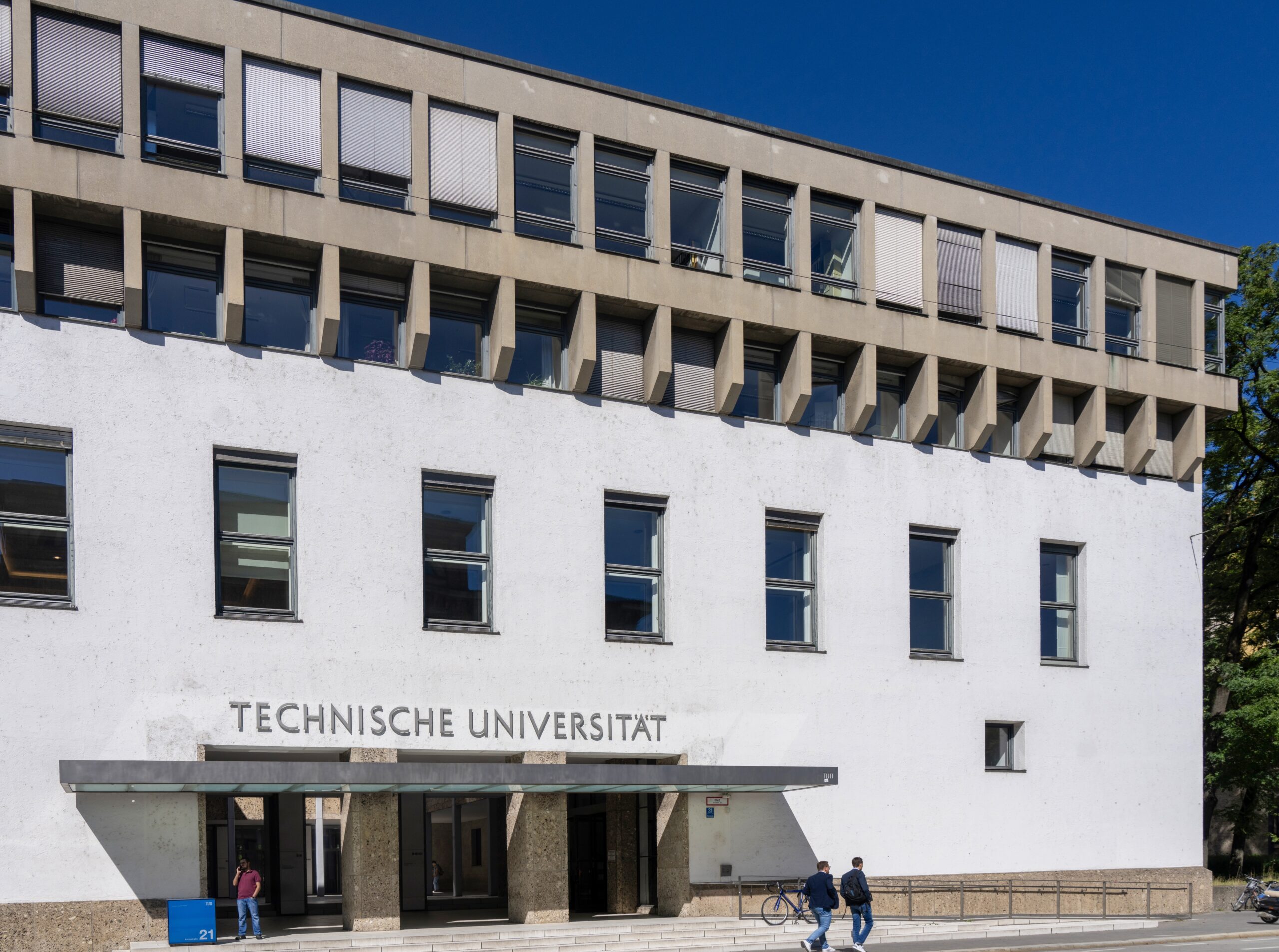 Eingang Technische Universität München - TUM Shanghai Fachranking 22 Spitzenplätze Bayern