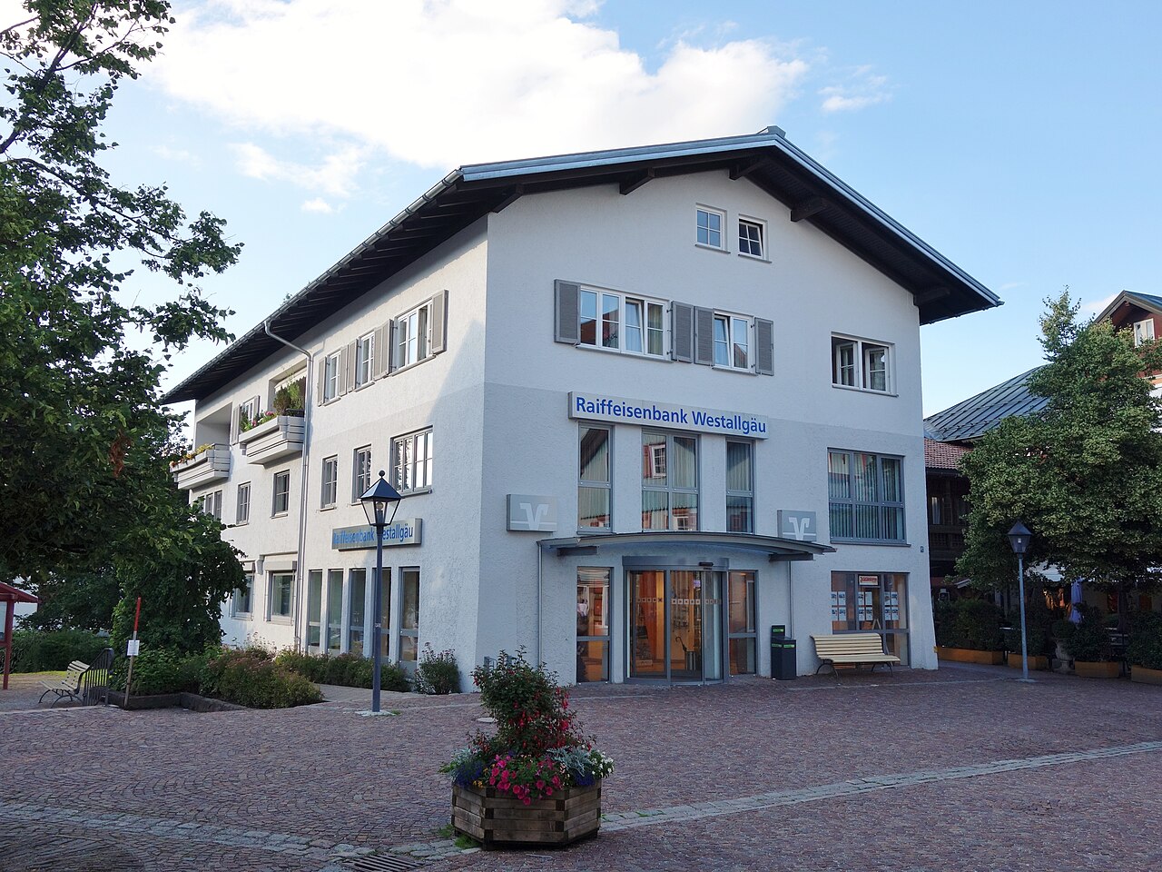 Filiale der Raiffeisenbank Westallgaeu in Oberstaufen, eine Genossenschaftsbank in Bayern